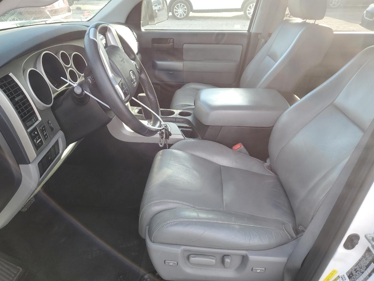 2014 Toyota Sequoia VIN 5TDZY5G16ES054046 Copart auction photo, front end / minor dent/scratches damage thumbnail 7