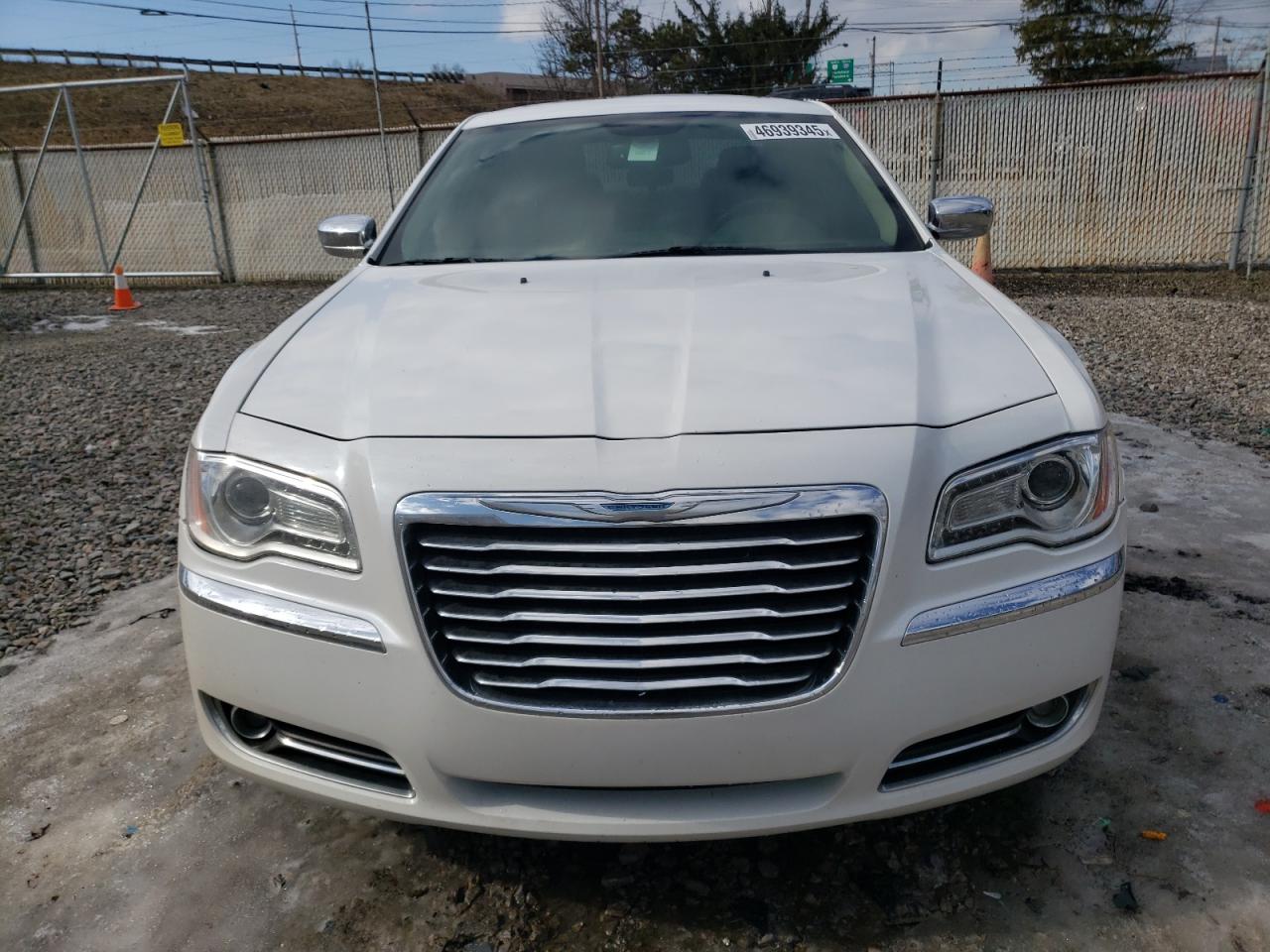 2012 Chrysler 300 VIN 2C3CCAHG5CH313772 Copart auction photo, minor dent/scratches damage thumbnail 5