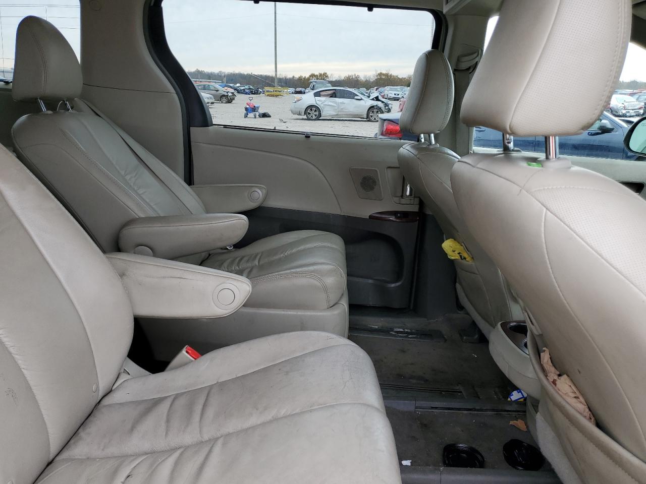 2011 Toyota Sienna VIN 5TDDK3DC7BS027813 Copart auction photo, front end / side damage thumbnail 12