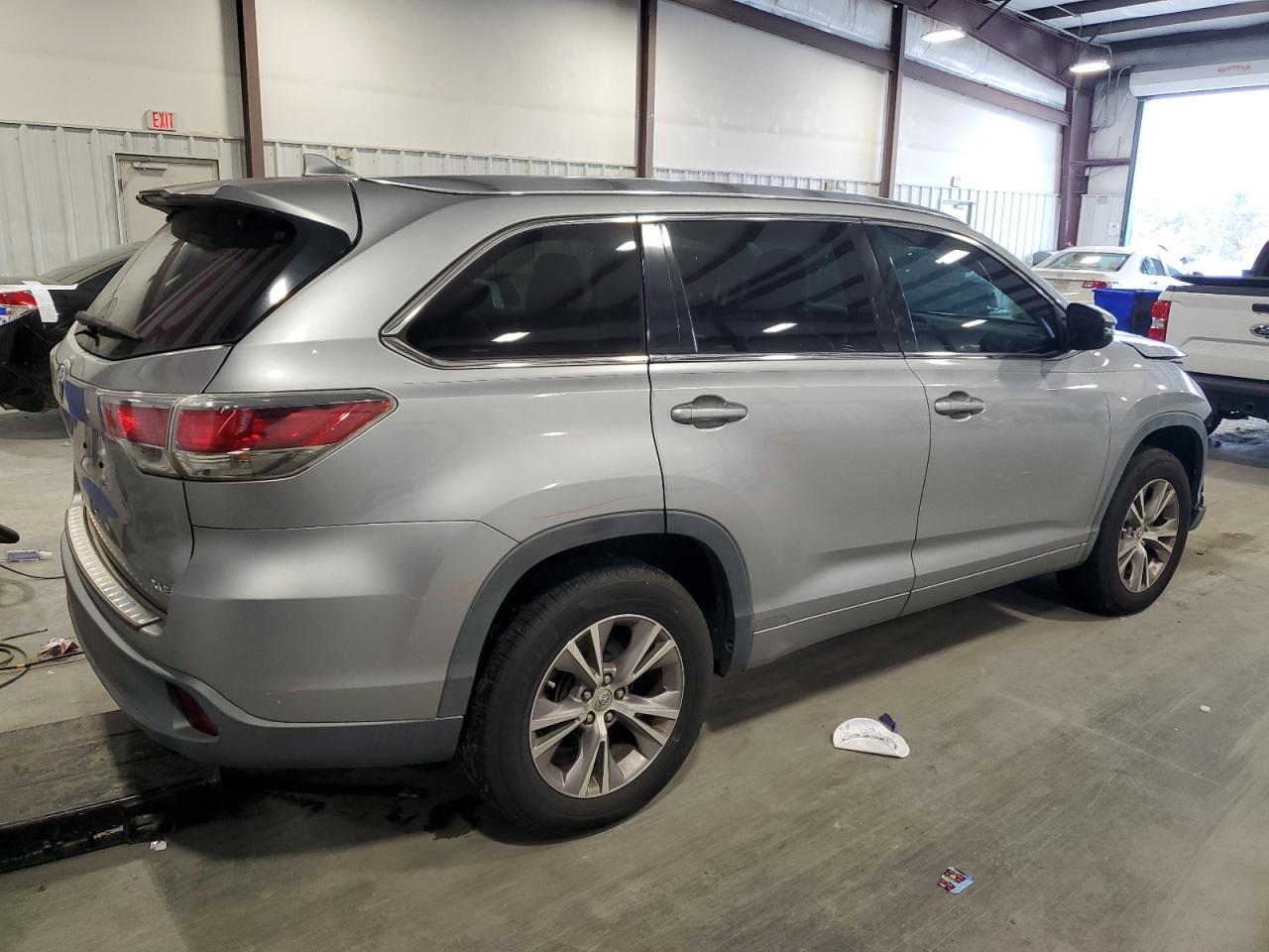 2015 Toyota Highlander VIN 5TDKKRFH3FS112141 Copart auction photo, front end damage thumbnail 3