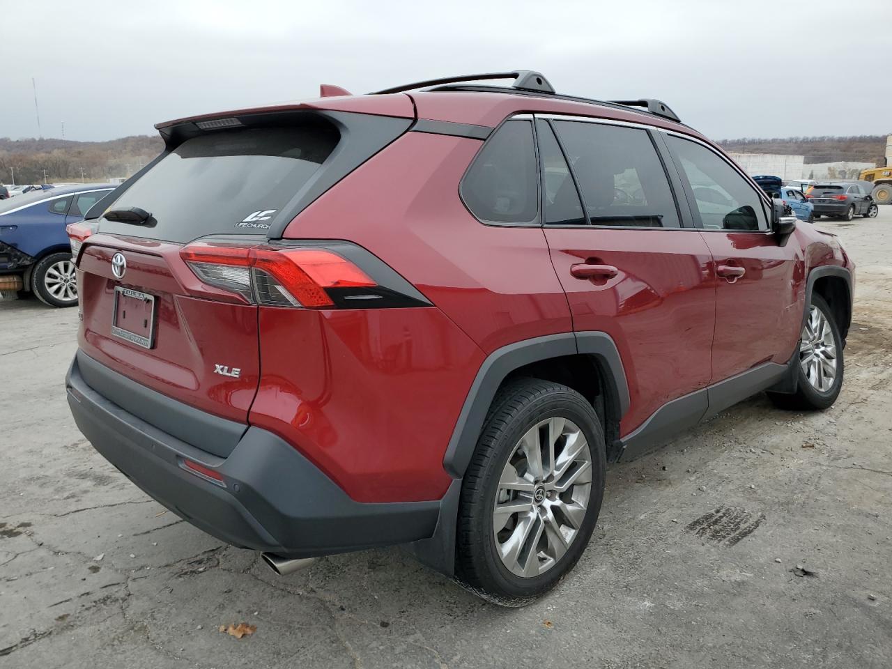 2021 Toyota RAV 4 VIN 2T3C1RFV9MW130006 Copart auction photo, front end / side damage thumbnail 3