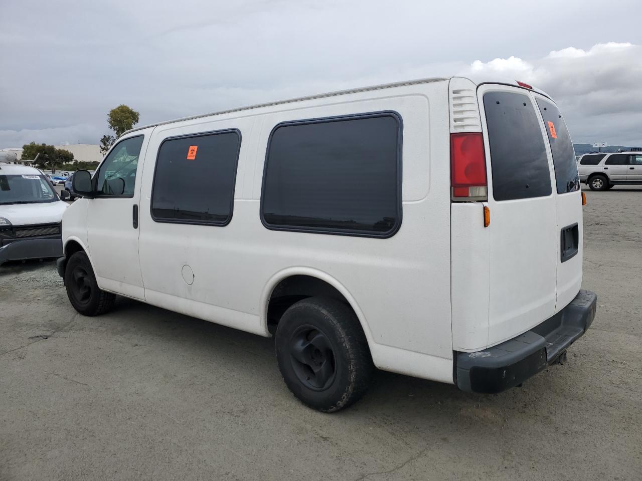 1999 GMC Savana VIN 1GDFG15R8X1022959 Copart auction photo, vandalism damage thumbnail 2