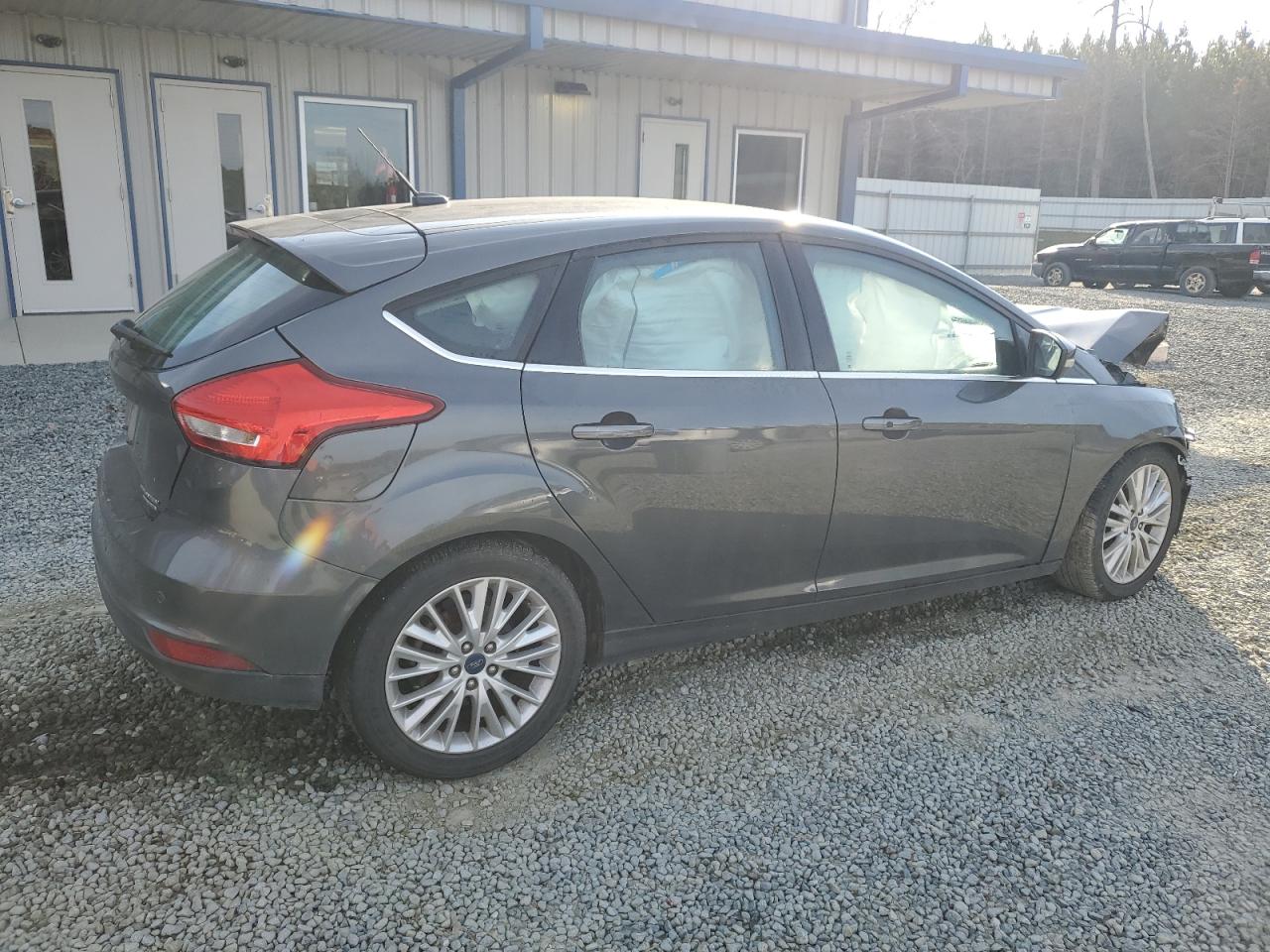 2016 Ford Focus VIN 1FADP3N26GL355343 Copart auction photo, front end damage thumbnail 3