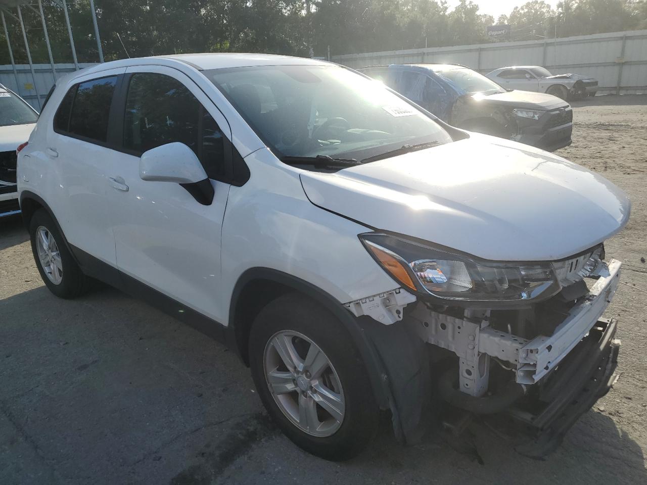 2019 Chevrolet Trax VIN 3GNCJKSB2KL385983 Copart auction photo, front end damage thumbnail 4