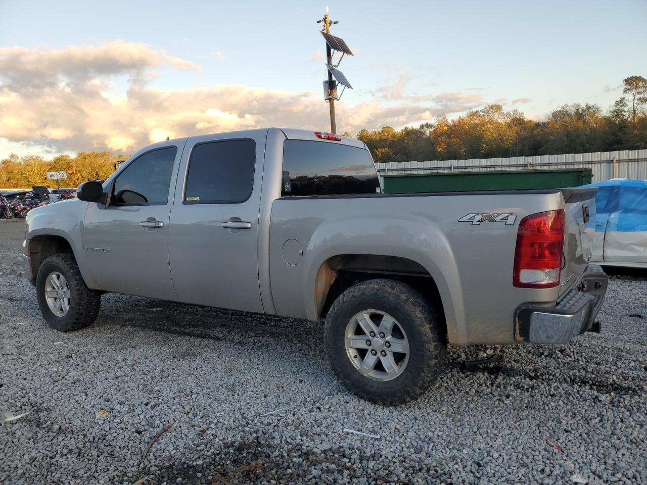 2007 GMC Sierra VIN 2GTEK13M271584758 Copart auction photo, front end damage thumbnail 2