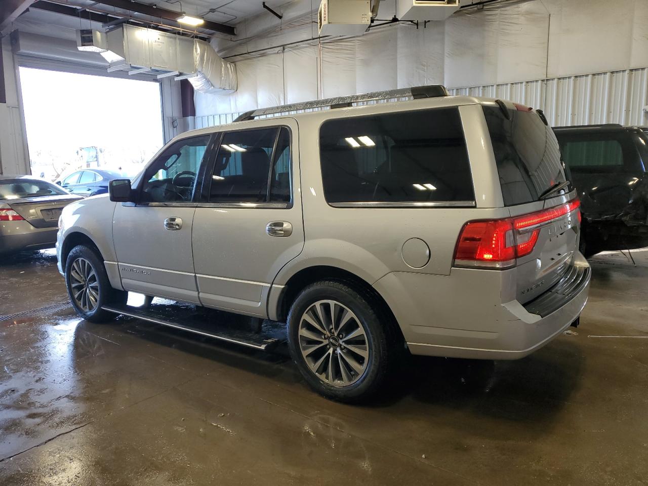 2015 Lincoln Navigator VIN 5LMJJ2JT4FEJ01231 Copart auction photo, front end damage thumbnail 2