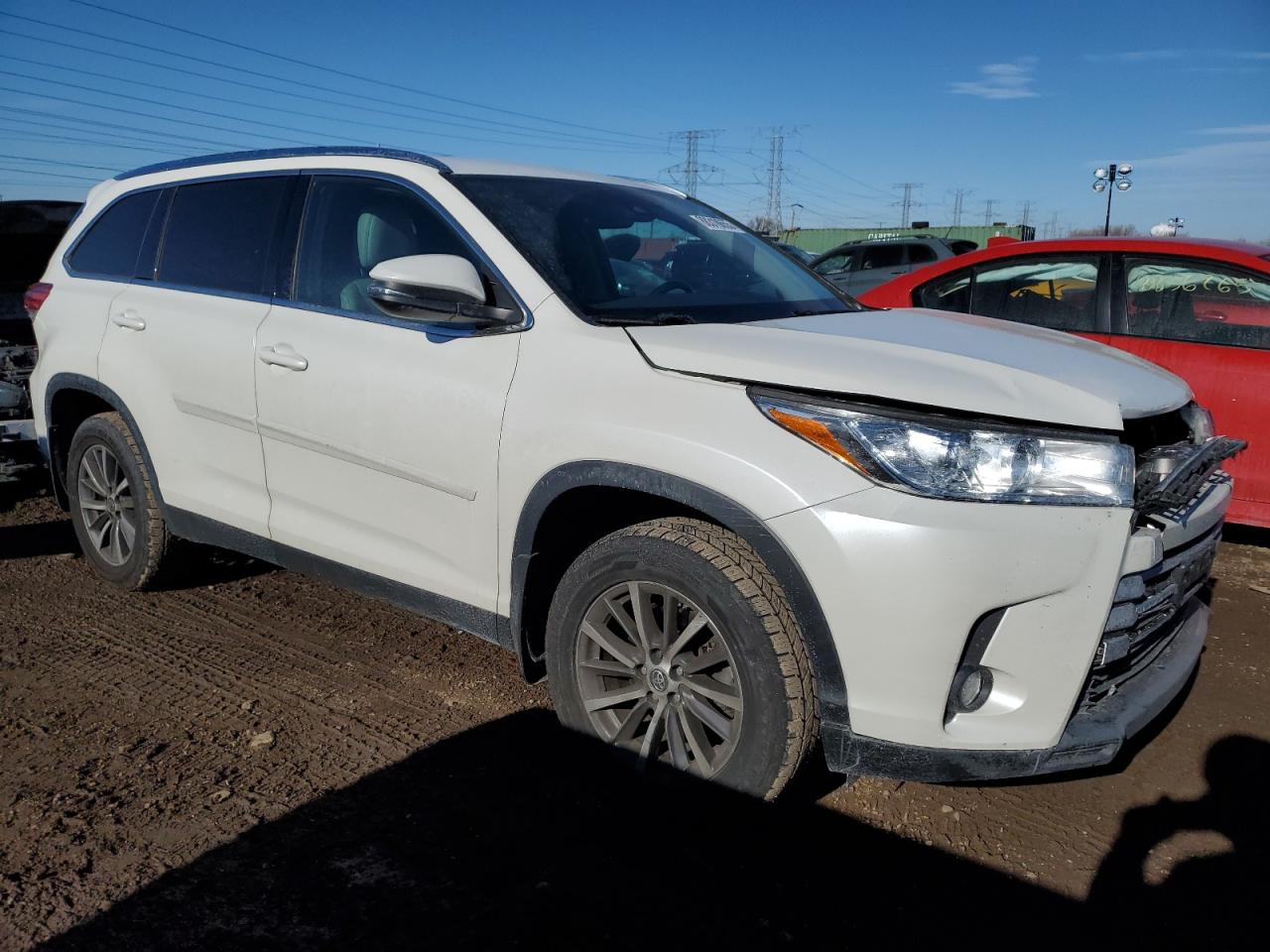 2019 Toyota Highlander VIN 5TDJZRFH4KS727959 Copart auction photo, front end / minor dent/scratches damage thumbnail 4