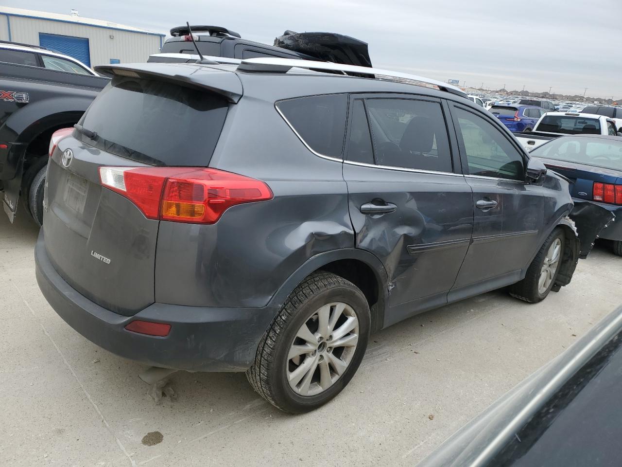 2015 Toyota RAV 4 VIN 2T3YFREV5FW193518 Copart auction photo, front end / side damage thumbnail 3