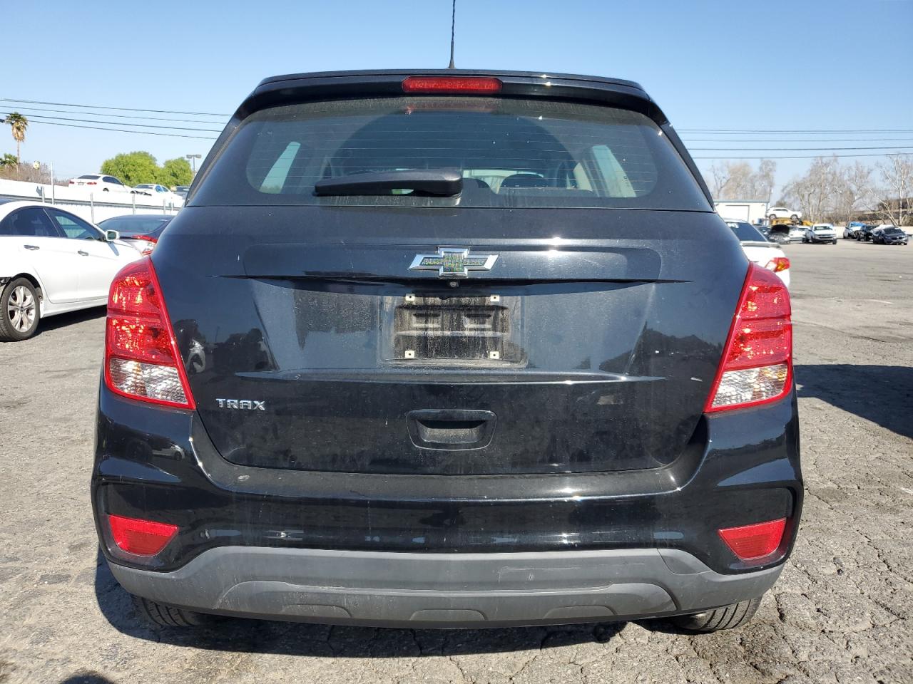 2020 Chevrolet Trax VIN 3GNCJKSB8LL332674 Copart auction photo, vandalism damage thumbnail 6