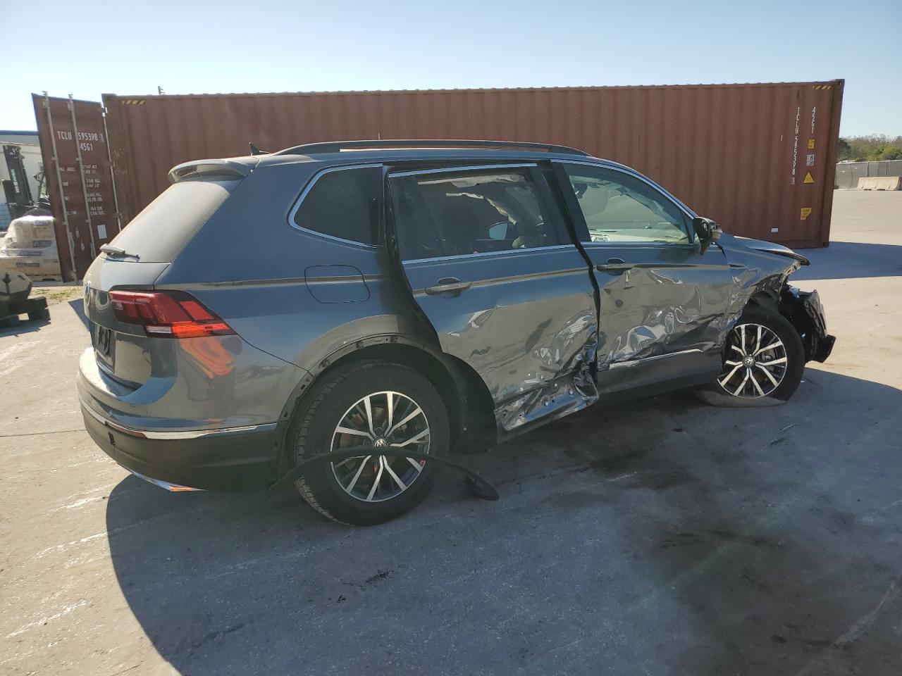 2020 Volkswagen Tiguan VIN 3VV3B7AX9LM036350 Copart auction photo, front end / side damage thumbnail 3