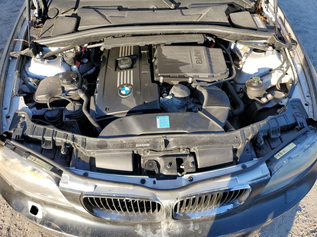 2008 BMW 1er VIN WBAUN93588VF55047 Copart auction photo, all over damage thumbnail 11
