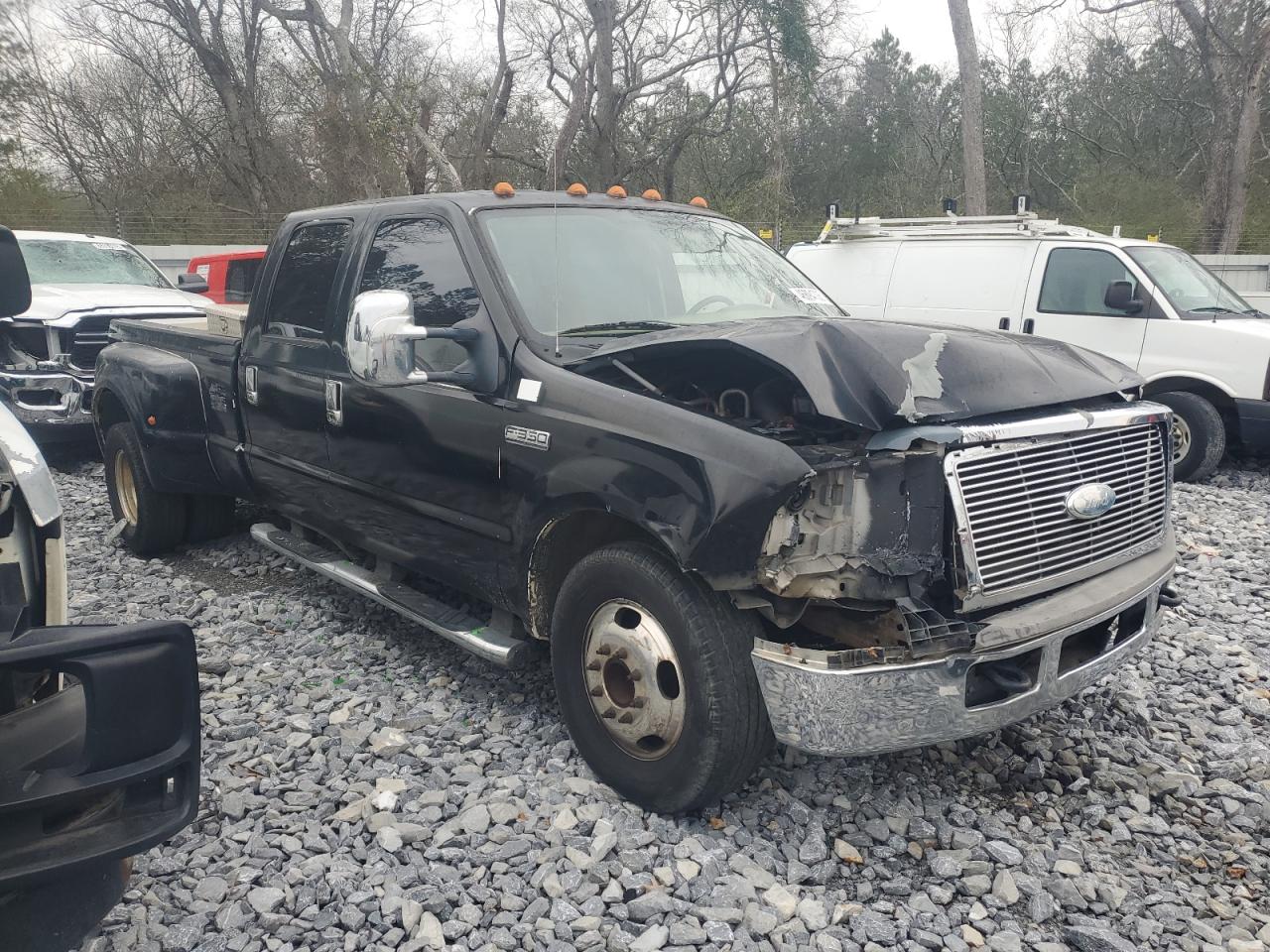 2005 Ford F350 VIN 1FTWW32P25EA98589 Copart auction photo, front end damage thumbnail 4