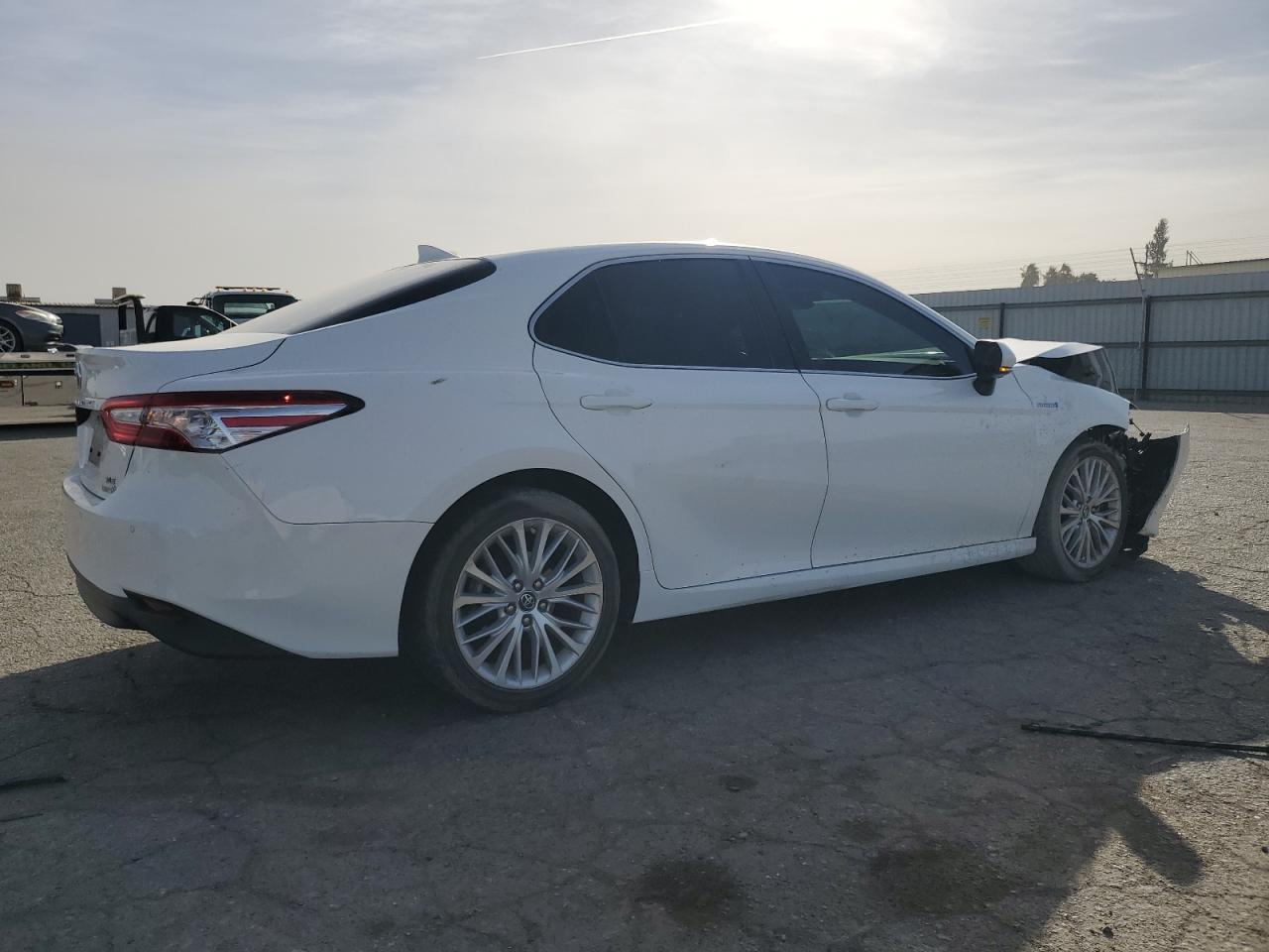 2018 Toyota Camry VIN 4T1B21HK9JU009705 Copart auction photo, front end damage thumbnail 3