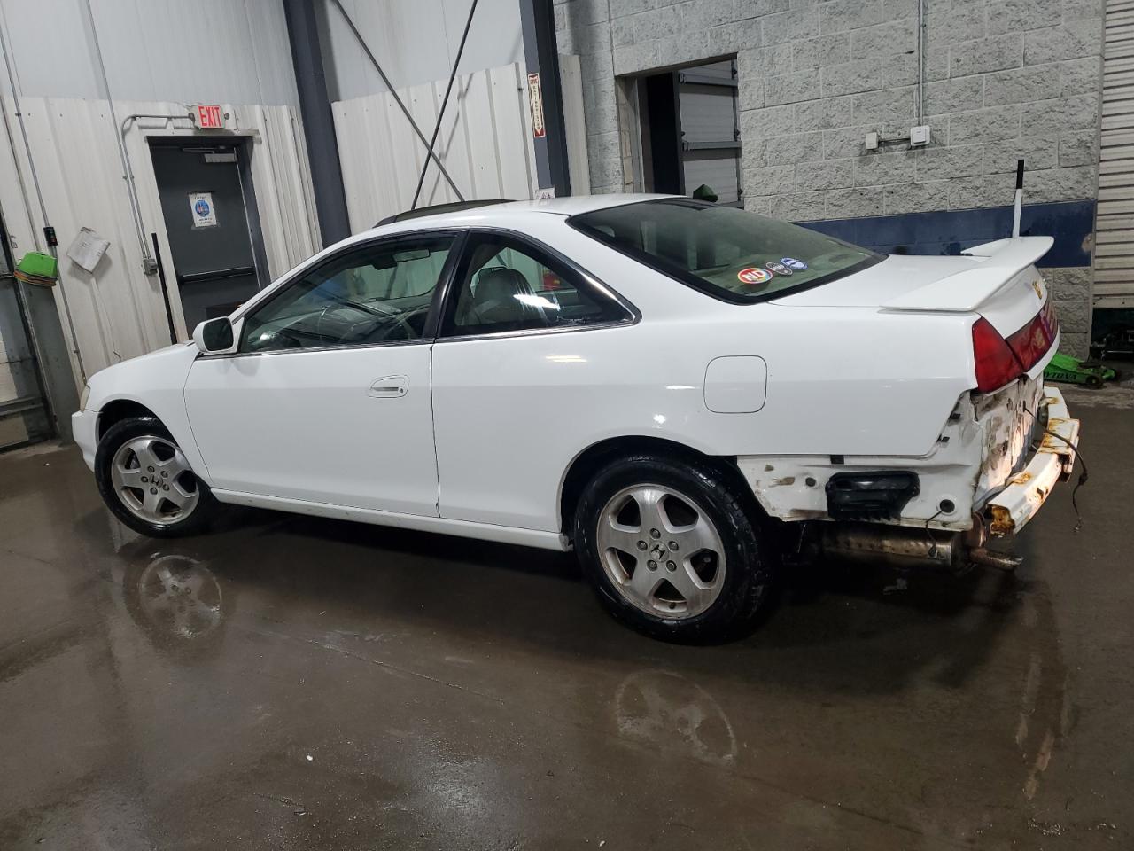 2000 Honda Accord VIN 1HGCG2255YA017042 Copart auction photo, rear end damage thumbnail 2