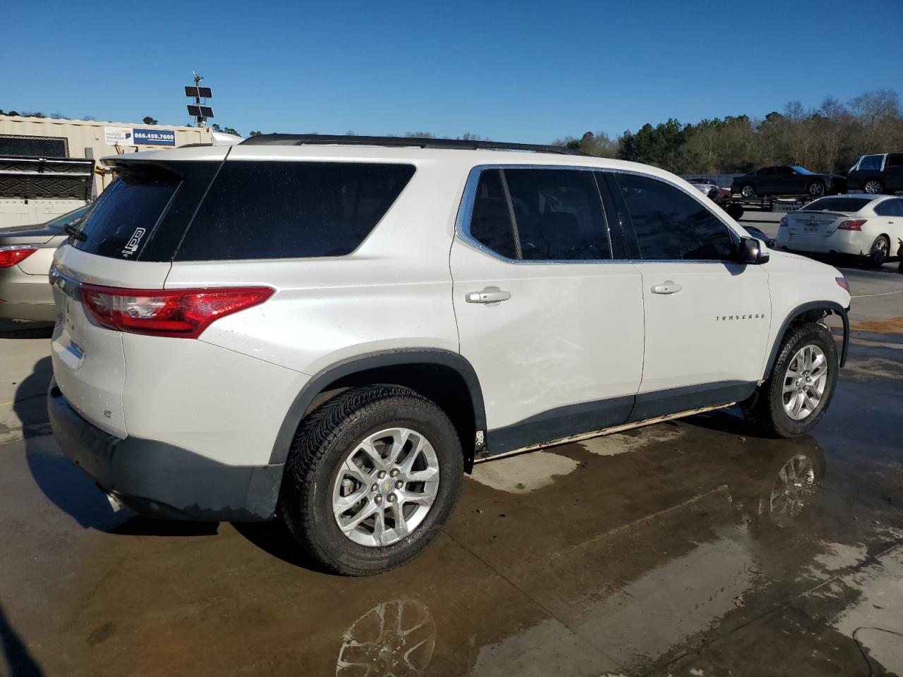 2019 Chevrolet Traverse VIN 1GNERGKW7KJ105693 Copart auction photo, front end damage thumbnail 3