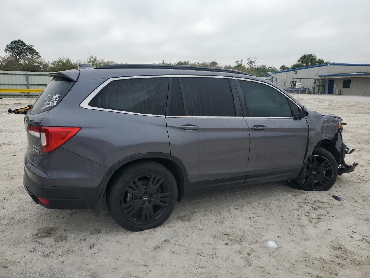 2022 Honda Pilot VIN 5FNYF5H25NB016028 Copart auction photo, front end / side damage thumbnail 3