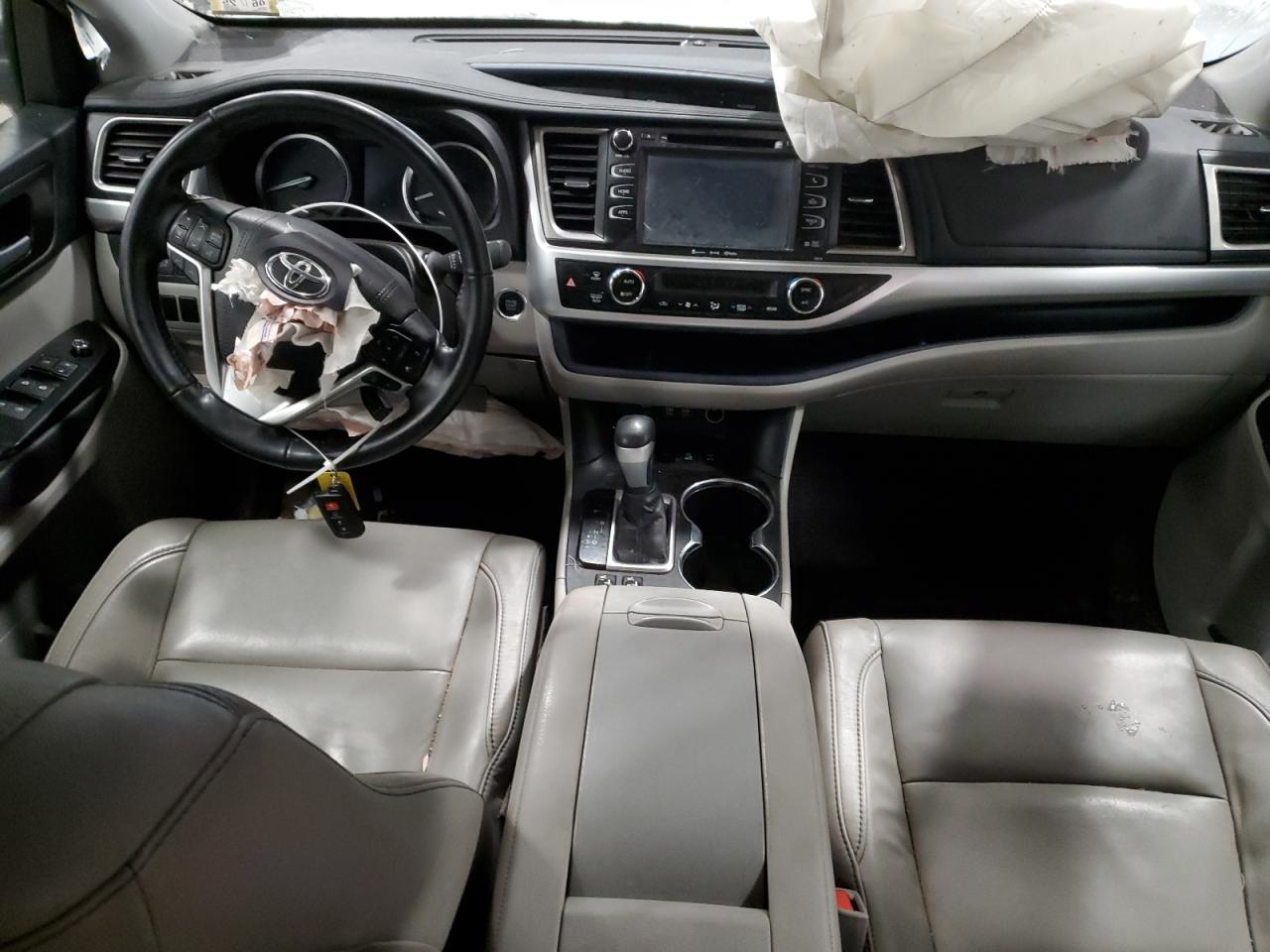 2017 Toyota Highlander VIN 5TDJZRFH4HS446933 Copart auction photo, front end damage thumbnail 8