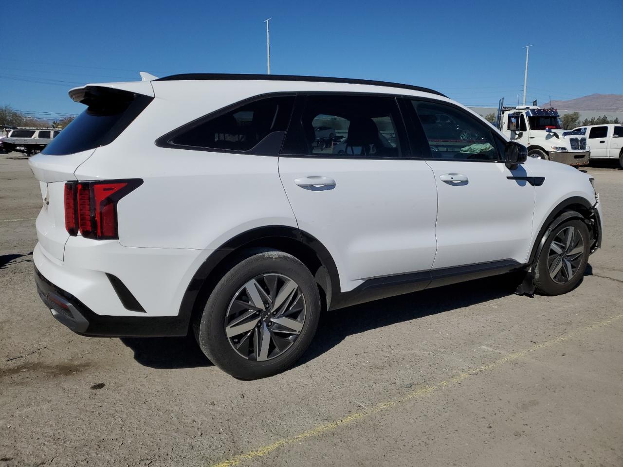 2023 KIA Sorento VIN 5XYRL4LC4PG247294 Copart auction photo, front end damage thumbnail 3
