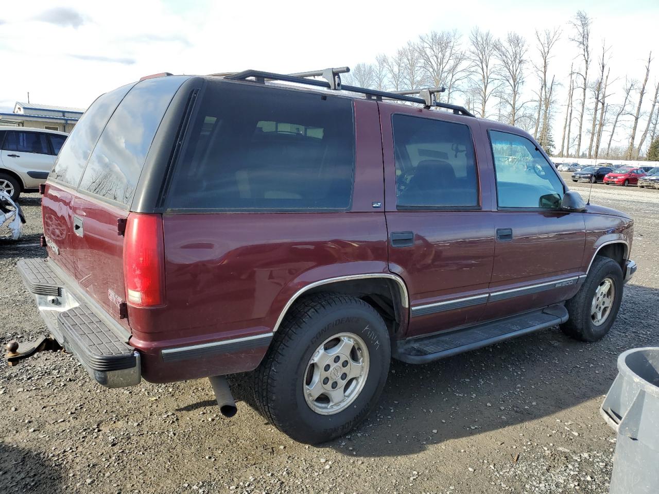 1998 GMC Yukon VIN 1GKEK13R4WJ719517 Copart auction photo, minor dent/scratches damage thumbnail 3