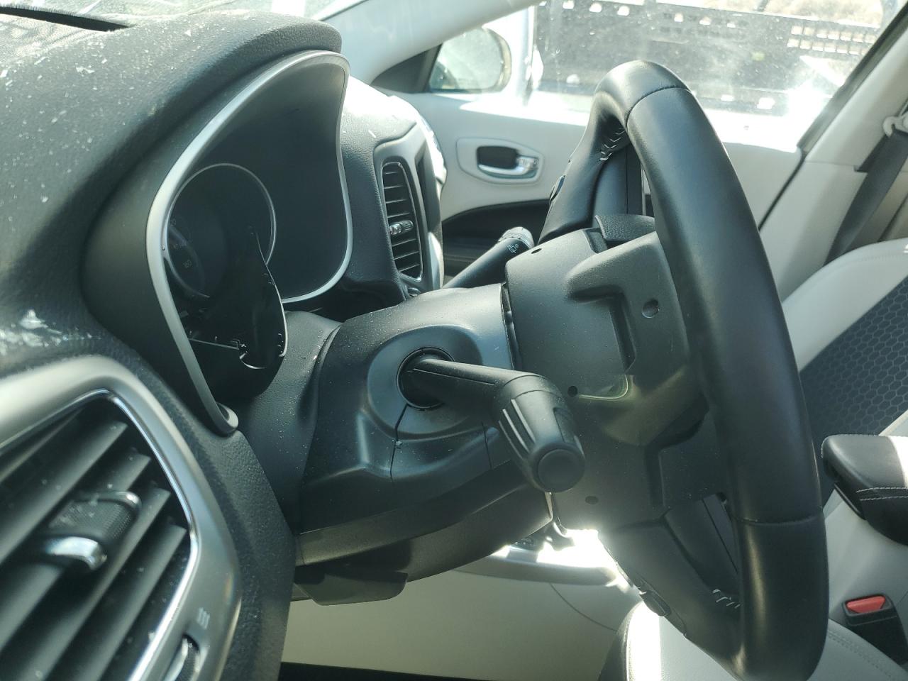 2019 Jeep Compass VIN 3C4NJDBB6KT661515 Copart auction photo, water/flood / minor dent/scratches damage thumbnail 9