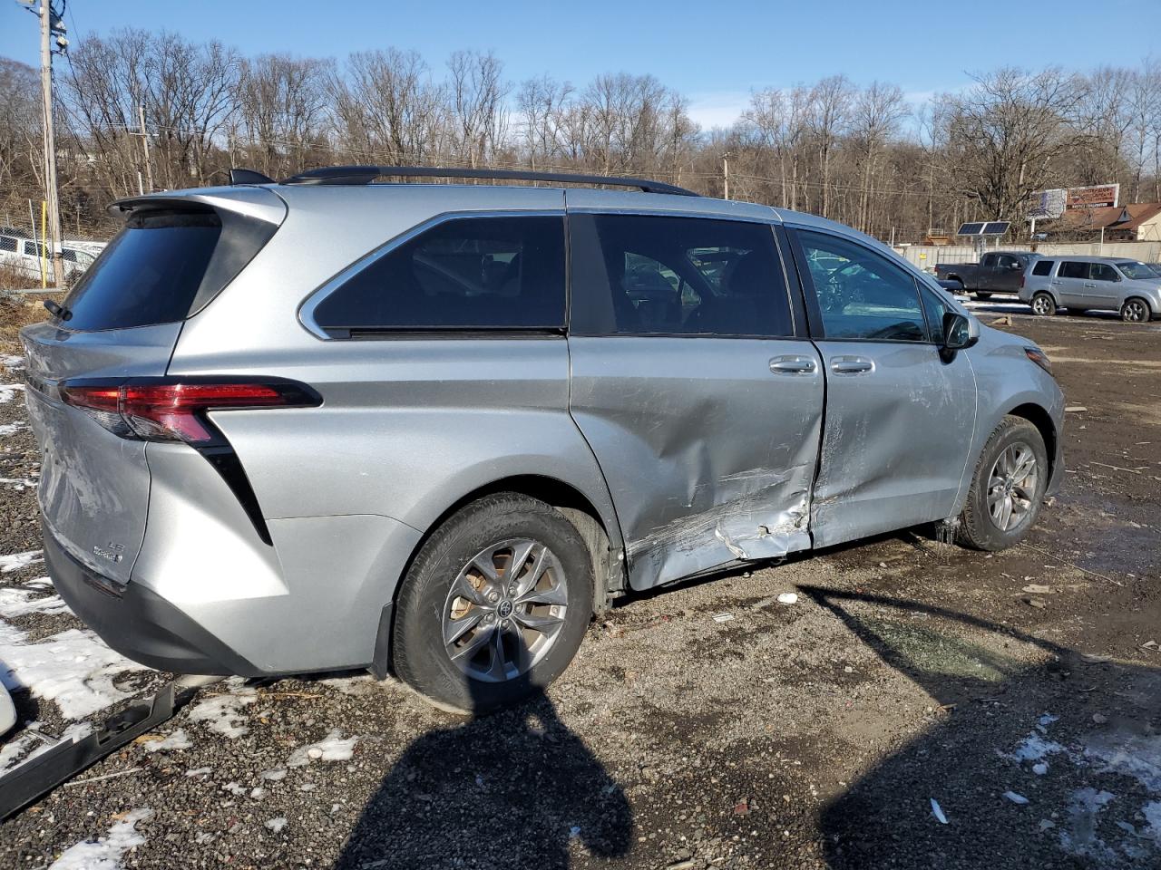 2022 Toyota Sienna VIN 5TDKRKEC1NS099963 Copart auction photo, side damage thumbnail 3