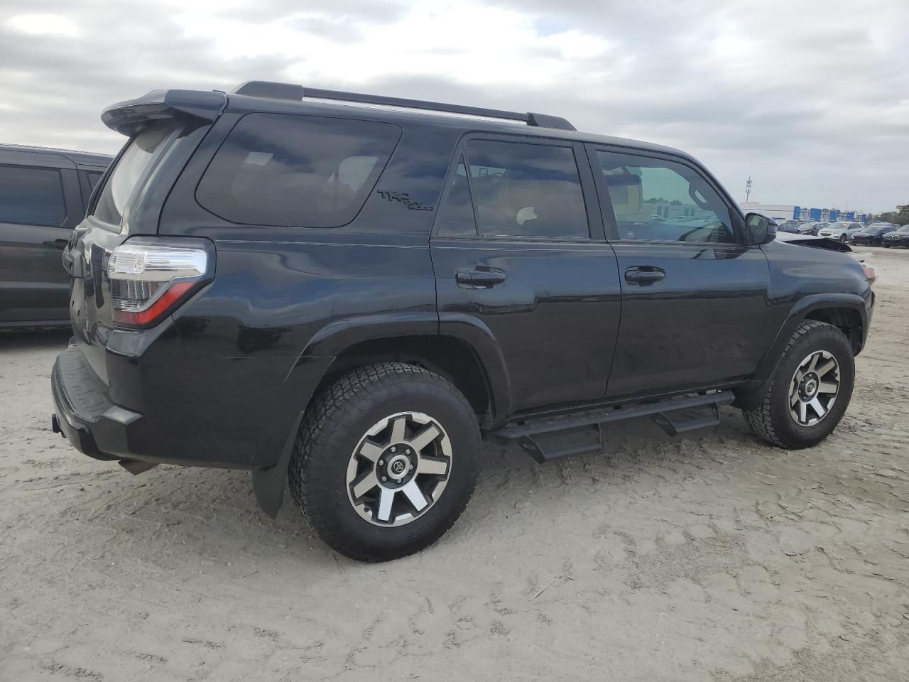 2019 Toyota 4Runner VIN JTEBU5JR2K5733532 Copart auction photo, front end damage thumbnail 3