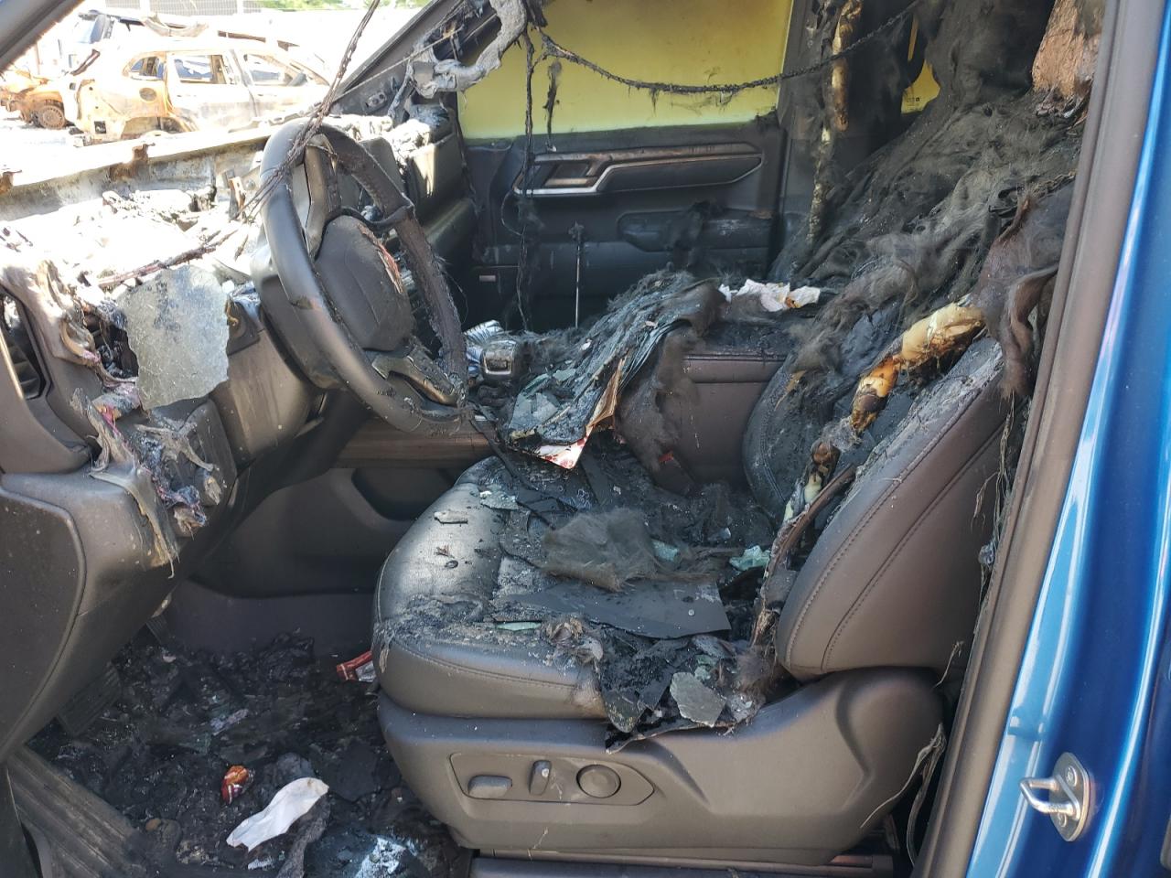 2022 Chevrolet Silverado VIN 1GCUDEET5NZ540727 Copart auction photo, burn damage thumbnail 7