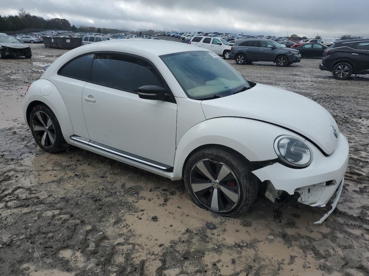 2013 Volkswagen Beetle VIN 3VWVS7AT7DM686720 Copart auction photo, front end / undercarriage damage thumbnail 4