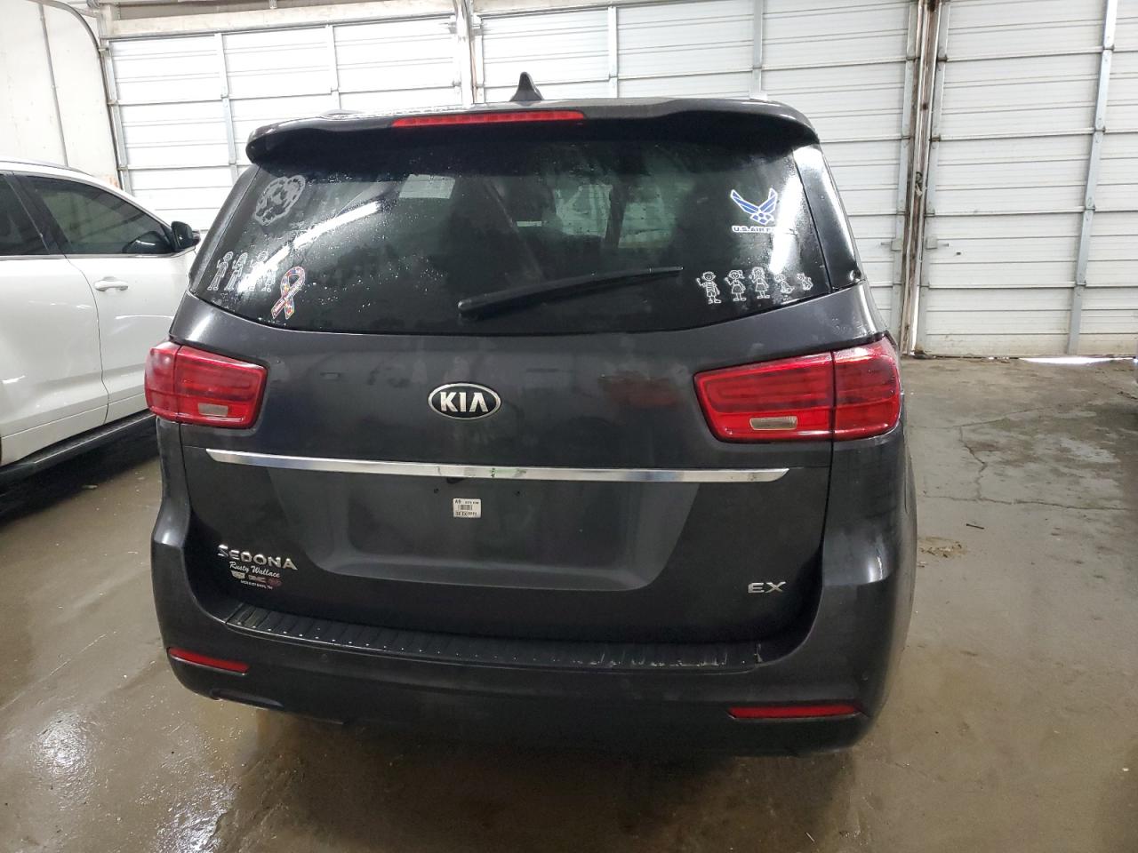 2019 KIA Sedona VIN KNDMB5C14K6556826 Copart auction photo, water/flood / minor dent/scratches damage thumbnail 6