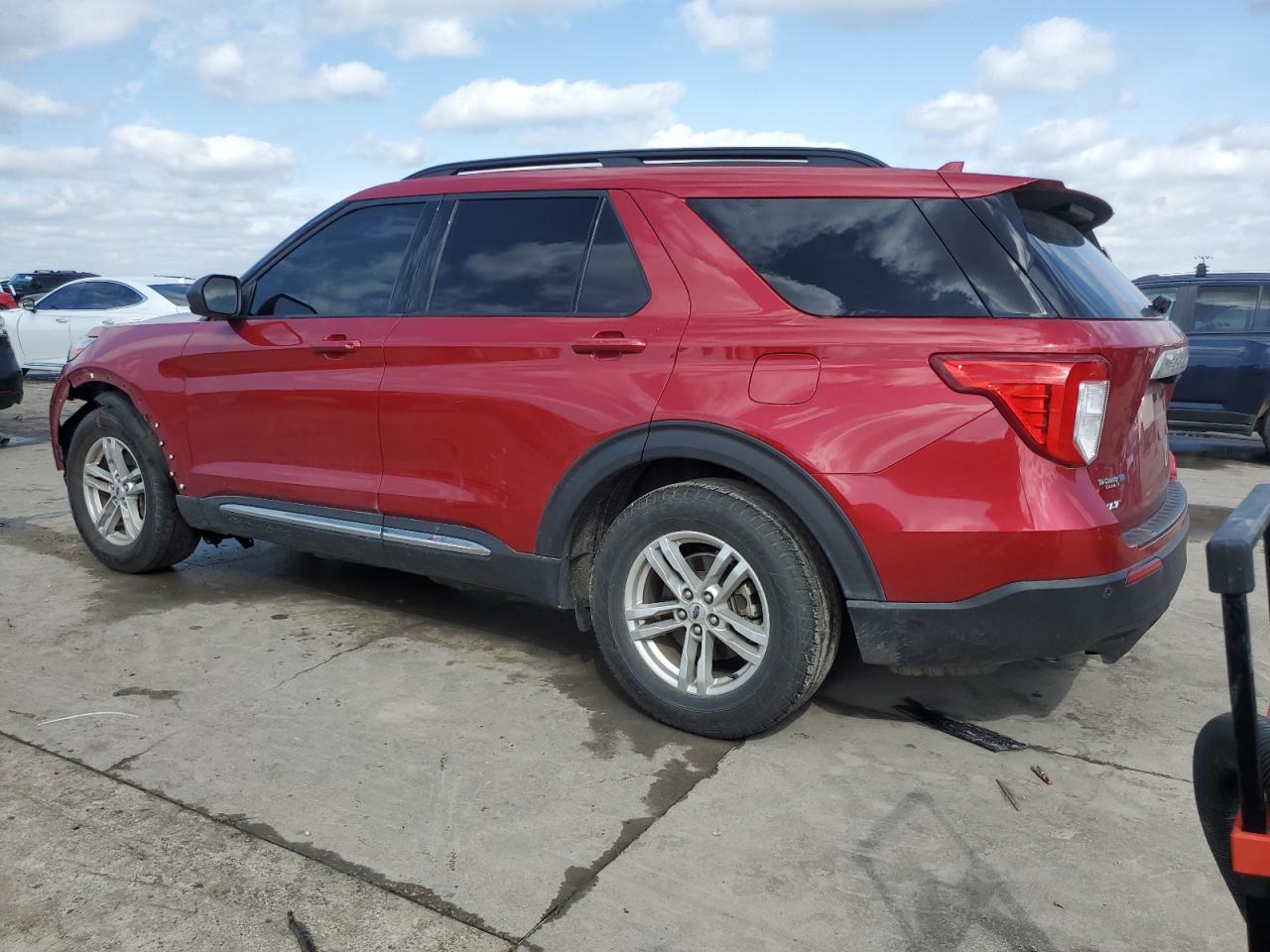 2020 Ford Explorer VIN 1FMSK7DH7LGA52759 Copart auction photo, front end / hail damage thumbnail 2