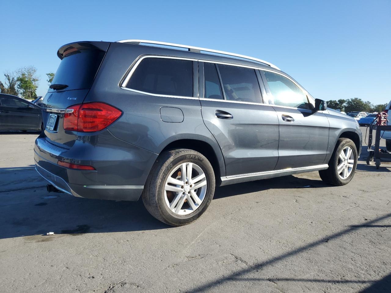 2014 Mercedes-Benz GL-klasse VIN 4JGDF7CE8EA339375 Copart auction photo, minor dent/scratches damage thumbnail 3