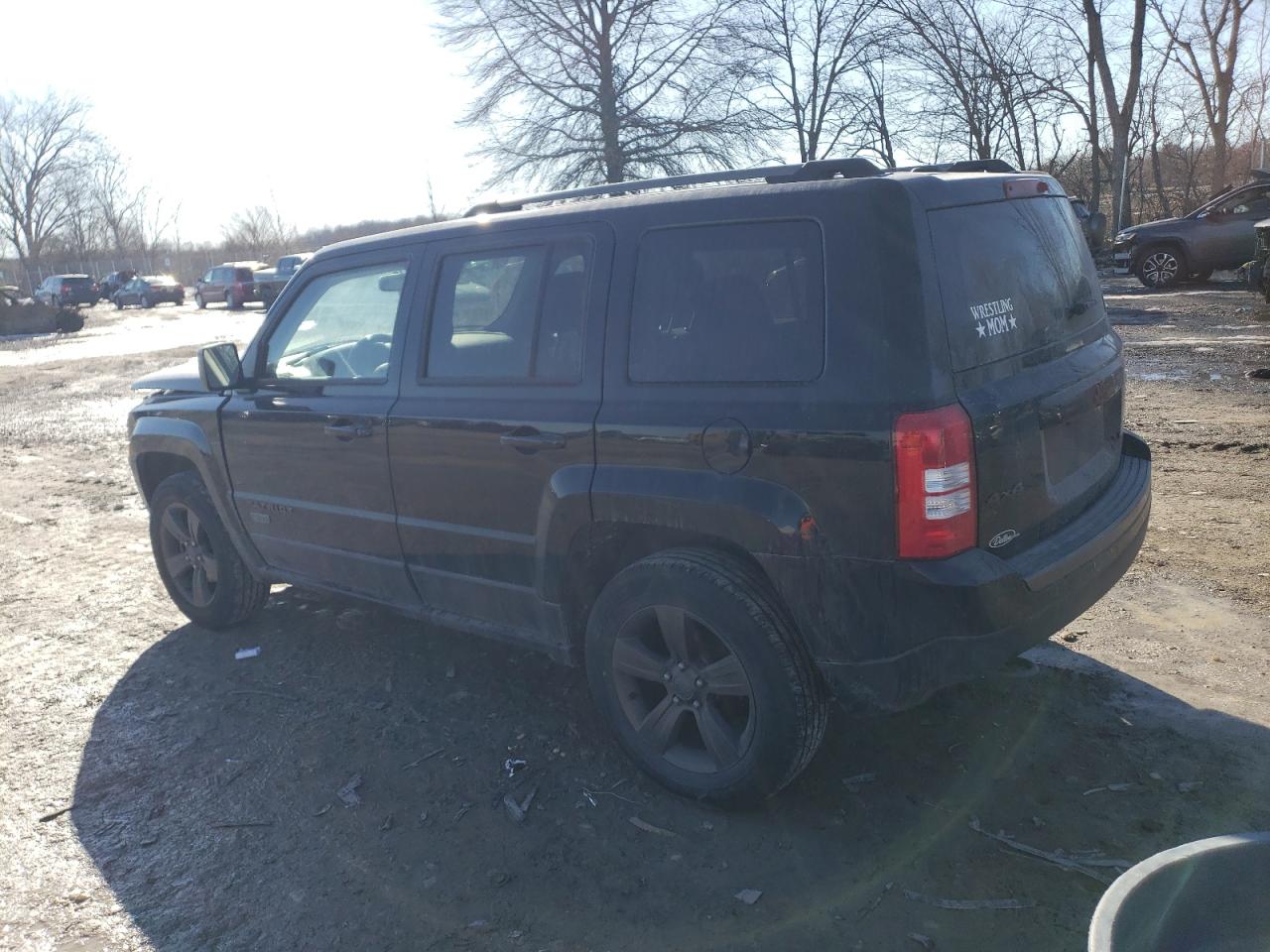 2016 Jeep Liberty (Patriot) VIN 1C4NJRBB0GD696416 Copart auction photo, front end / minor dent/scratches damage thumbnail 2