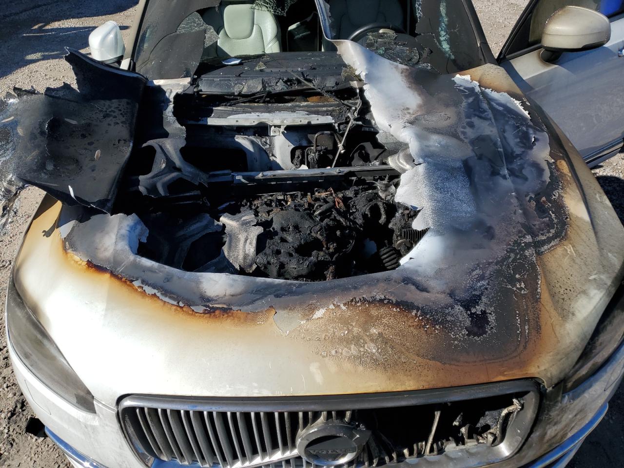 2017 Volvo XC90 VIN YV4A22PL4H1107100 Copart auction photo, burn damage thumbnail 12