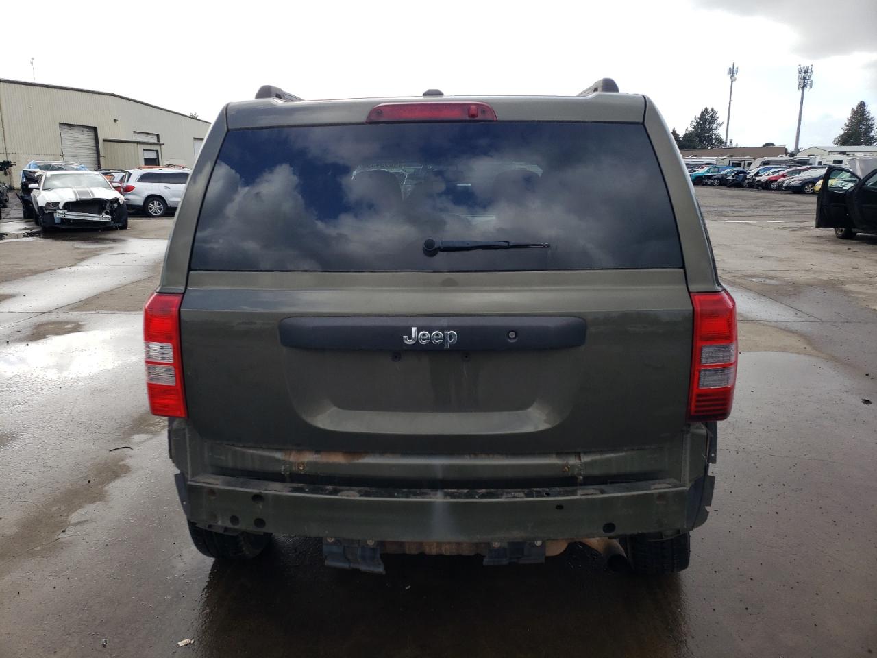 2016 Jeep Liberty (Patriot) VIN 1C4NJPBB9GD576389 Copart auction photo, rear end damage thumbnail 6