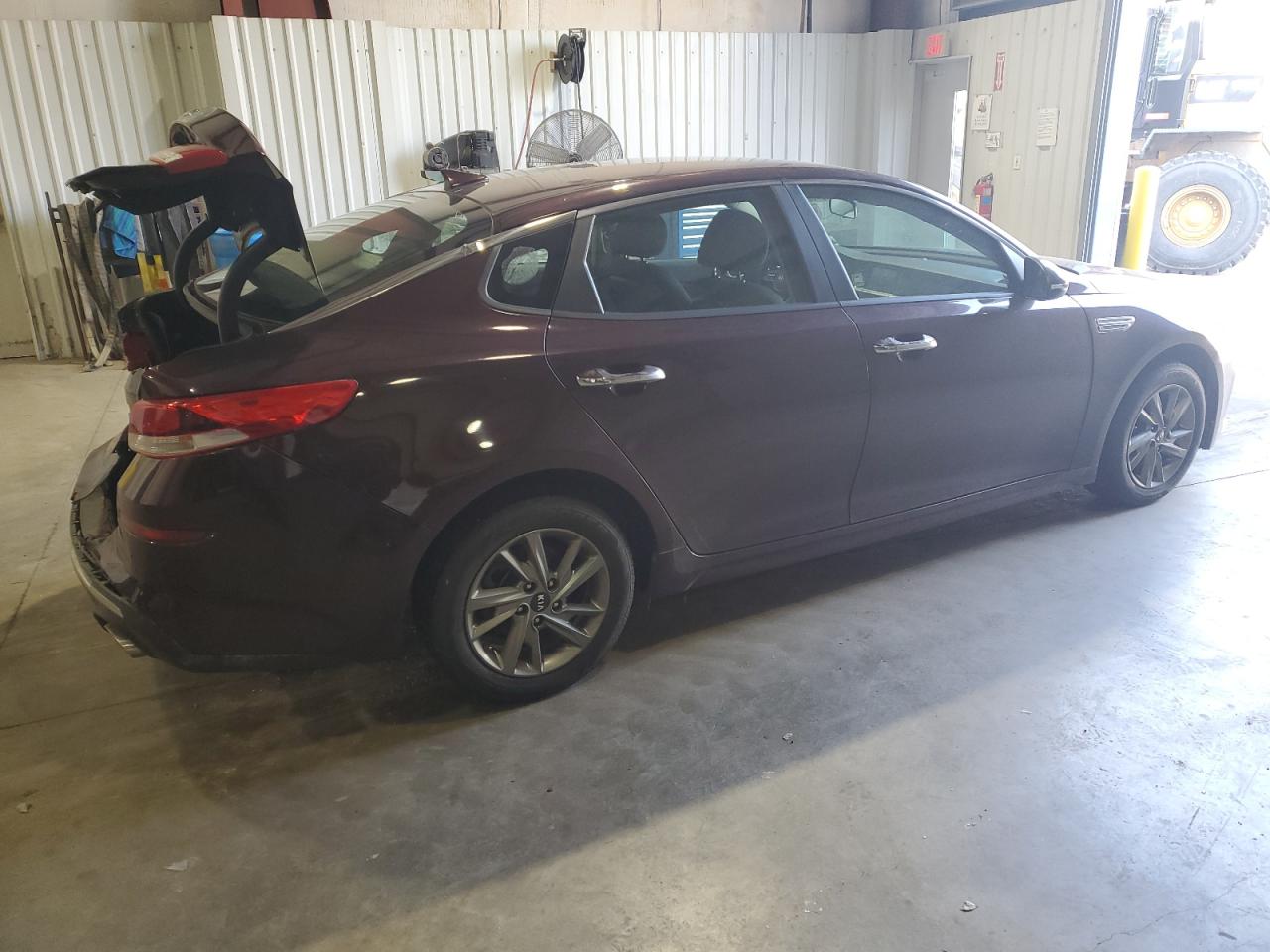 2019 KIA Optima VIN 5XXGT4L34KG299285 Copart auction photo, rear end / minor dent/scratches damage thumbnail 3
