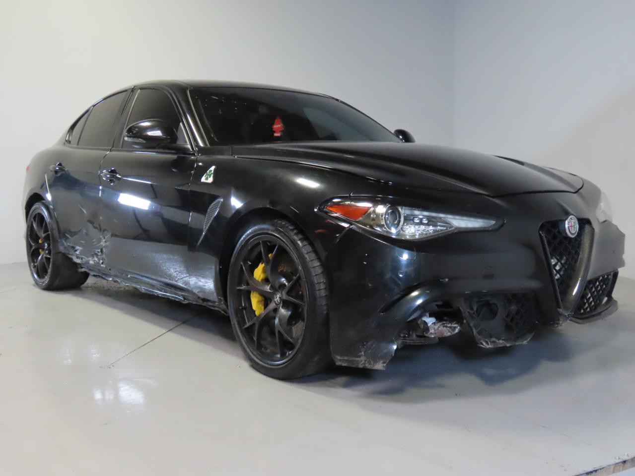 2018 Alfa Romeo Giulia VIN ZARFAEAV3J7575982