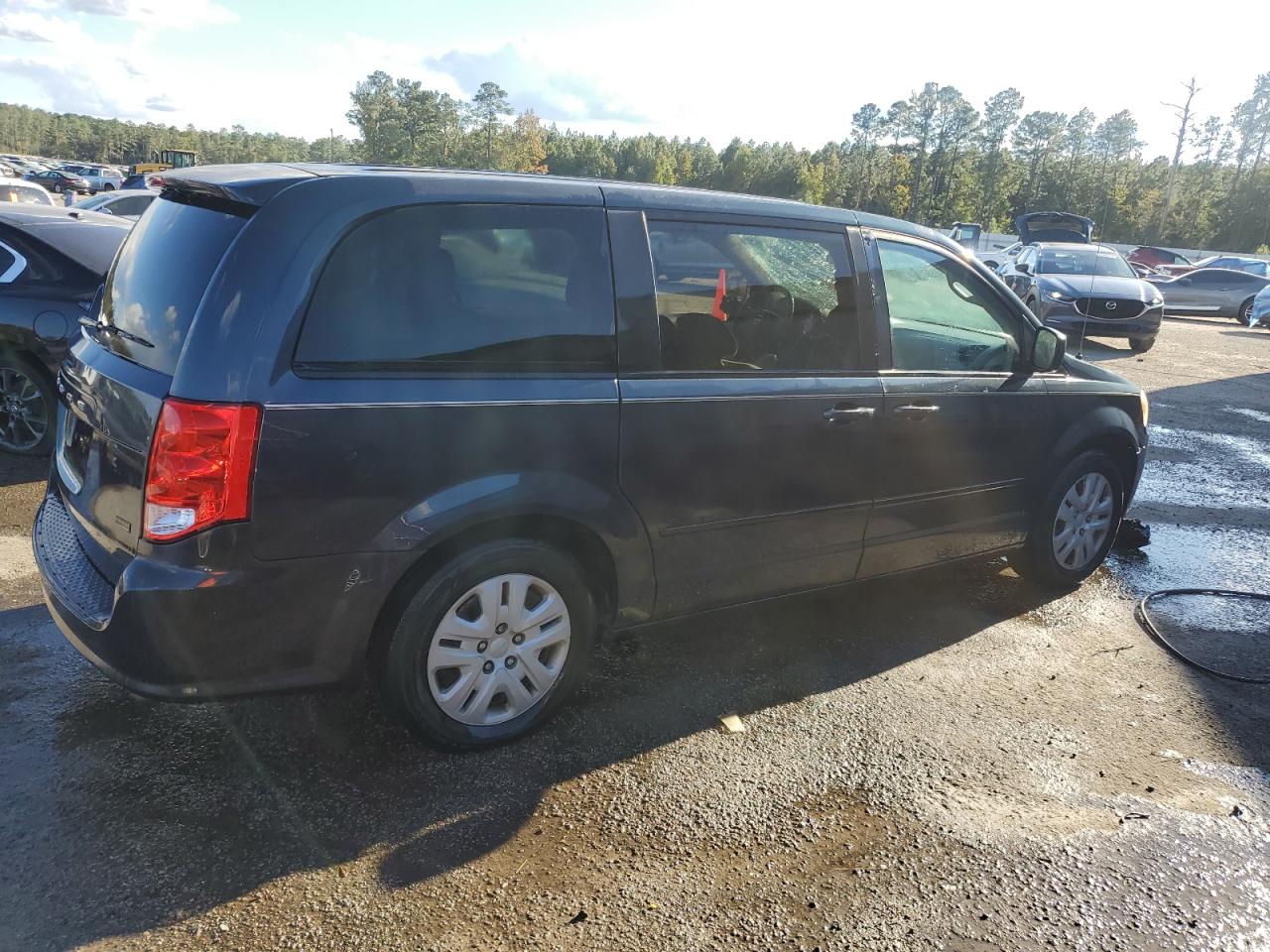 2014 Dodge Caravan VIN 2C4RDGBGXER353423 Copart auction photo, front end damage thumbnail 3