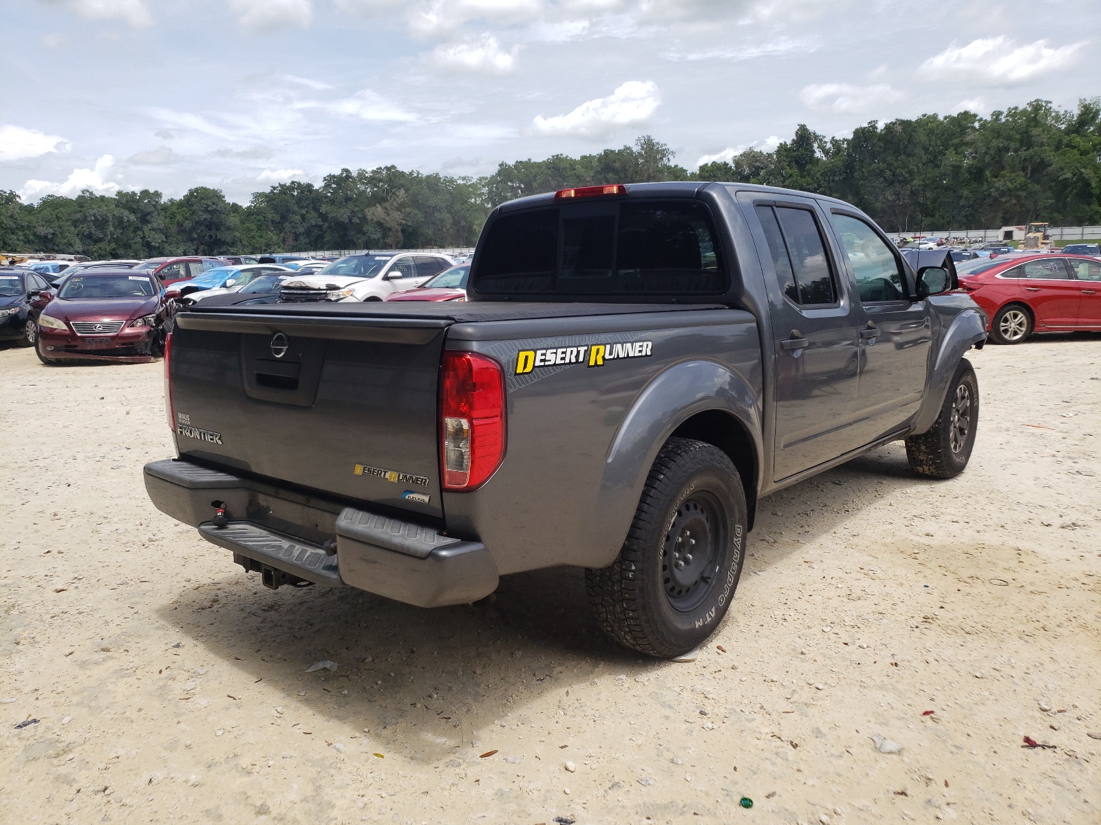 2017 Nissan Navara (Frontier) VIN 1N6DD0ER3HN708591 Copart auction photo, front end / side damage thumbnail 4