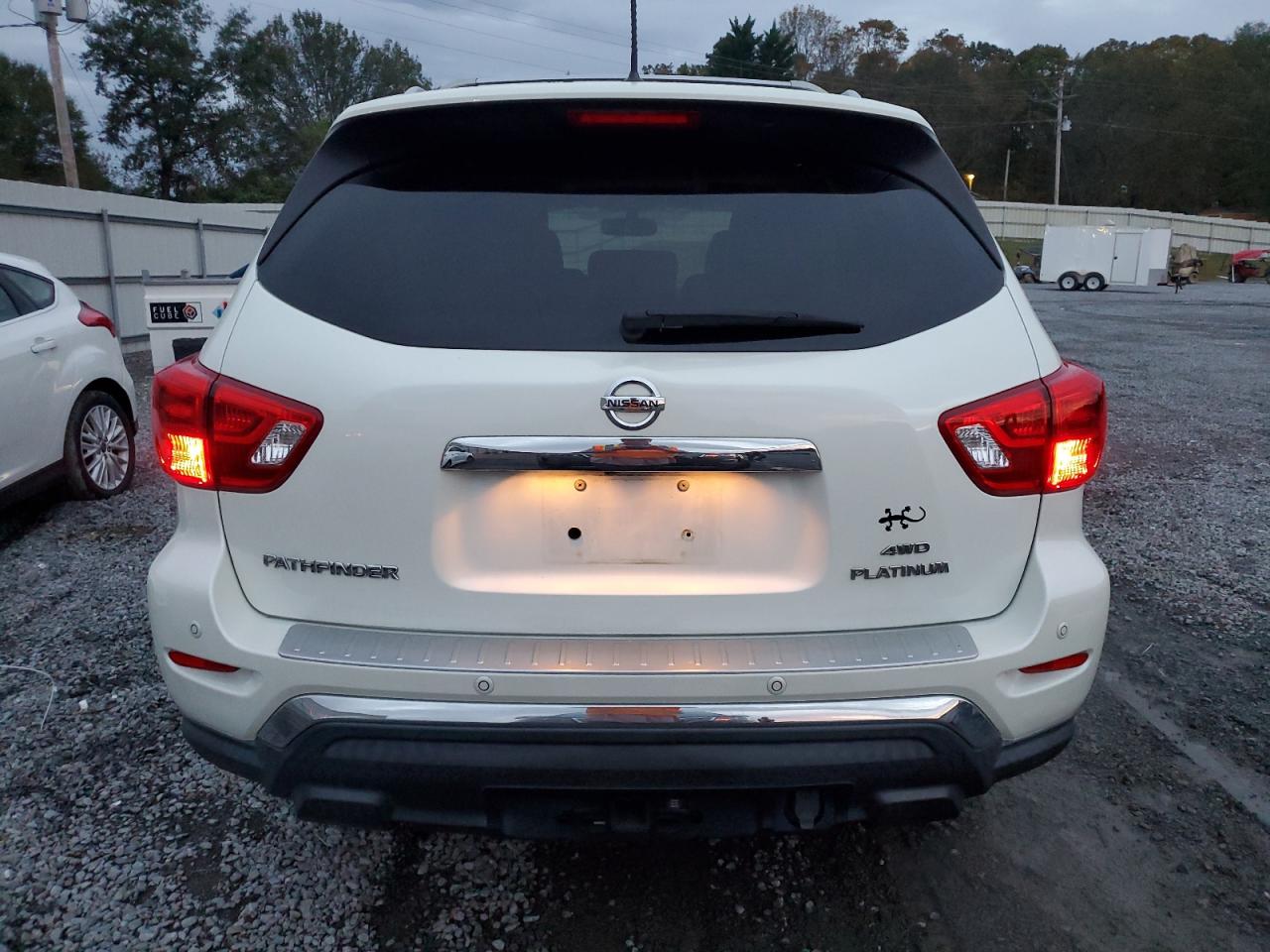 2018 Nissan Pathfinder VIN 5N1DR2MMXJC616722 Copart auction photo, front end / minor dent/scratches damage thumbnail 6