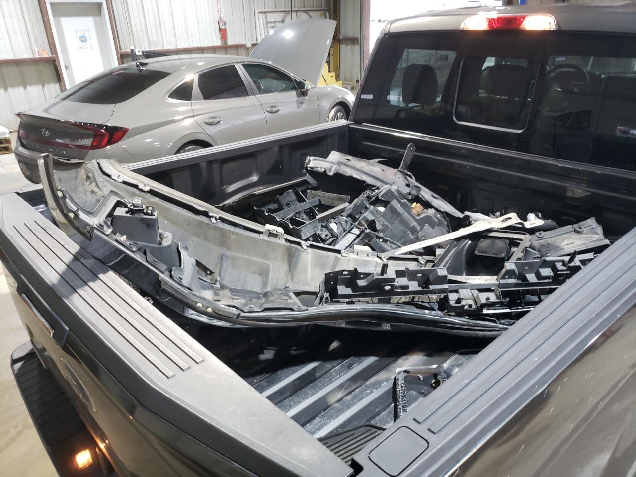 2018 Ford F-150 VIN 1FTEW1CP6JKE69750 Copart auction photo, front end / minor dent/scratches damage thumbnail 12
