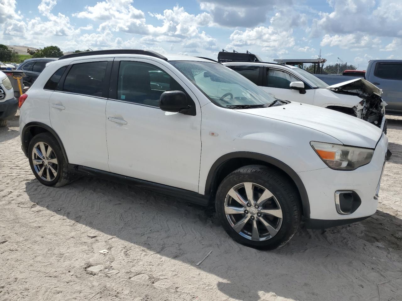 2013 Mitsubishi Outlander VIN 4A4AR5AU7DE018134 Copart auction photo, minor dent/scratches damage thumbnail 5