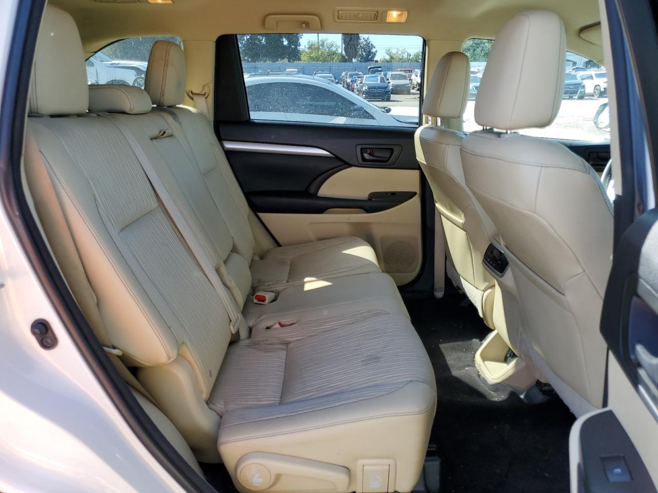 2015 Toyota Highlander VIN 5TDZKRFH0FS117604 Copart auction photo, front end / minor dent/scratches damage thumbnail 11