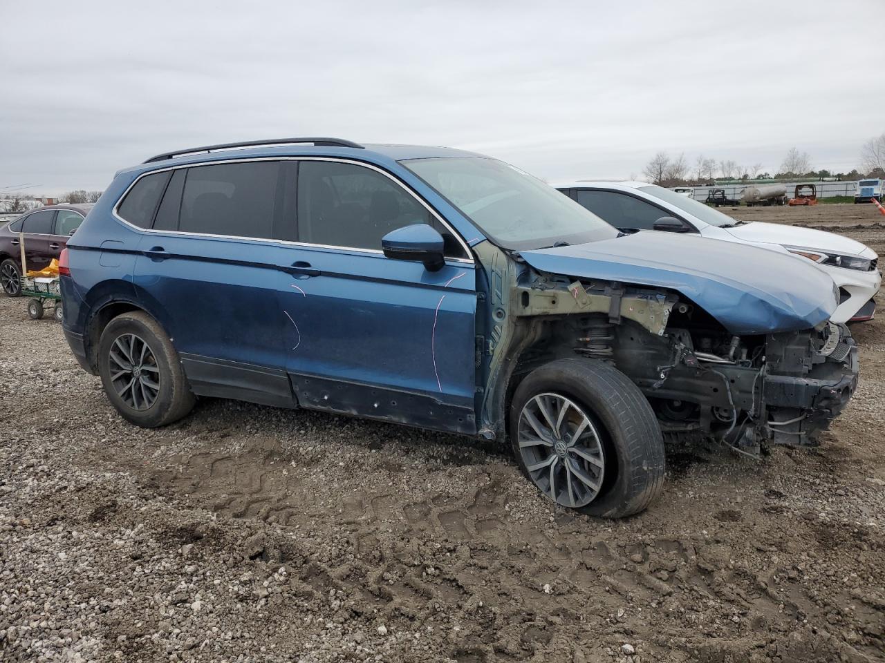 2019 Volkswagen Tiguan VIN 3VV3B7AX0KM079893 Copart auction photo, front end / side damage thumbnail 4
