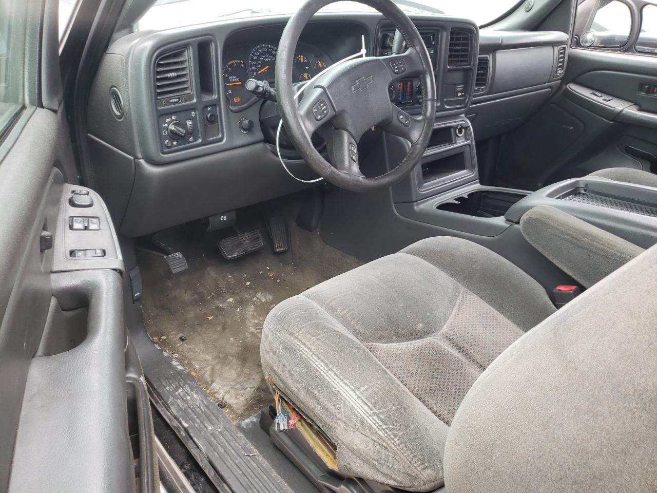 2004 Chevrolet Silverado VIN 1GCJC39124E137216 Copart auction photo, side / front end damage thumbnail 8