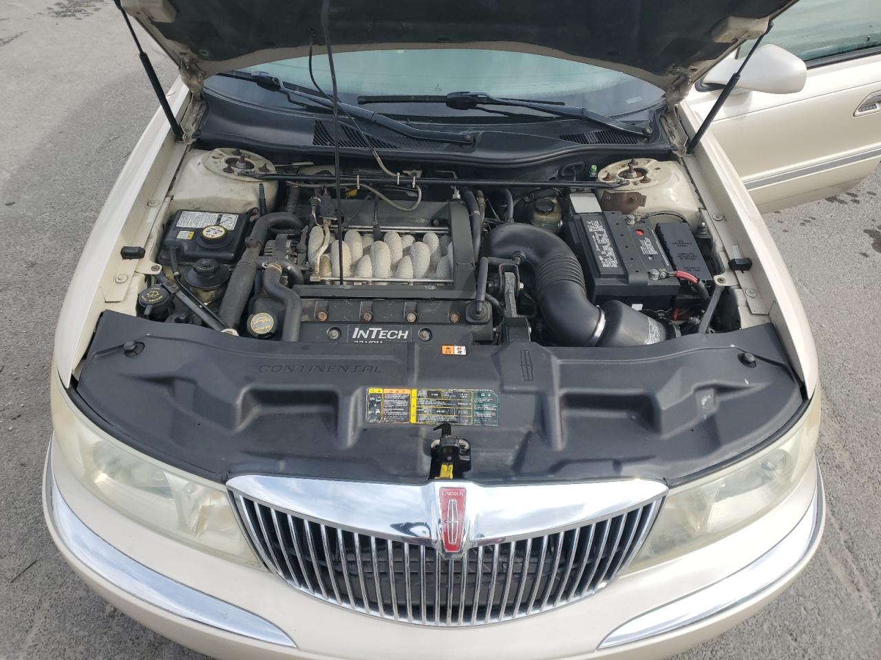 2001 Lincoln Continental VIN 1LNHM97V71Y711352 Copart auction photo, minor dent/scratches damage thumbnail 11