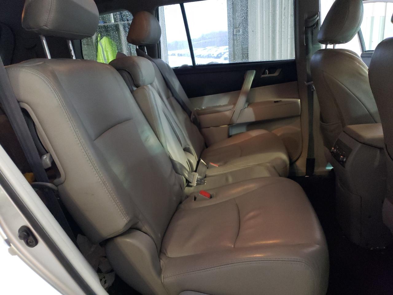 2011 Toyota Highlander VIN 5TDBK3EH6BS075031 Copart auction photo, rear end / side damage thumbnail 11