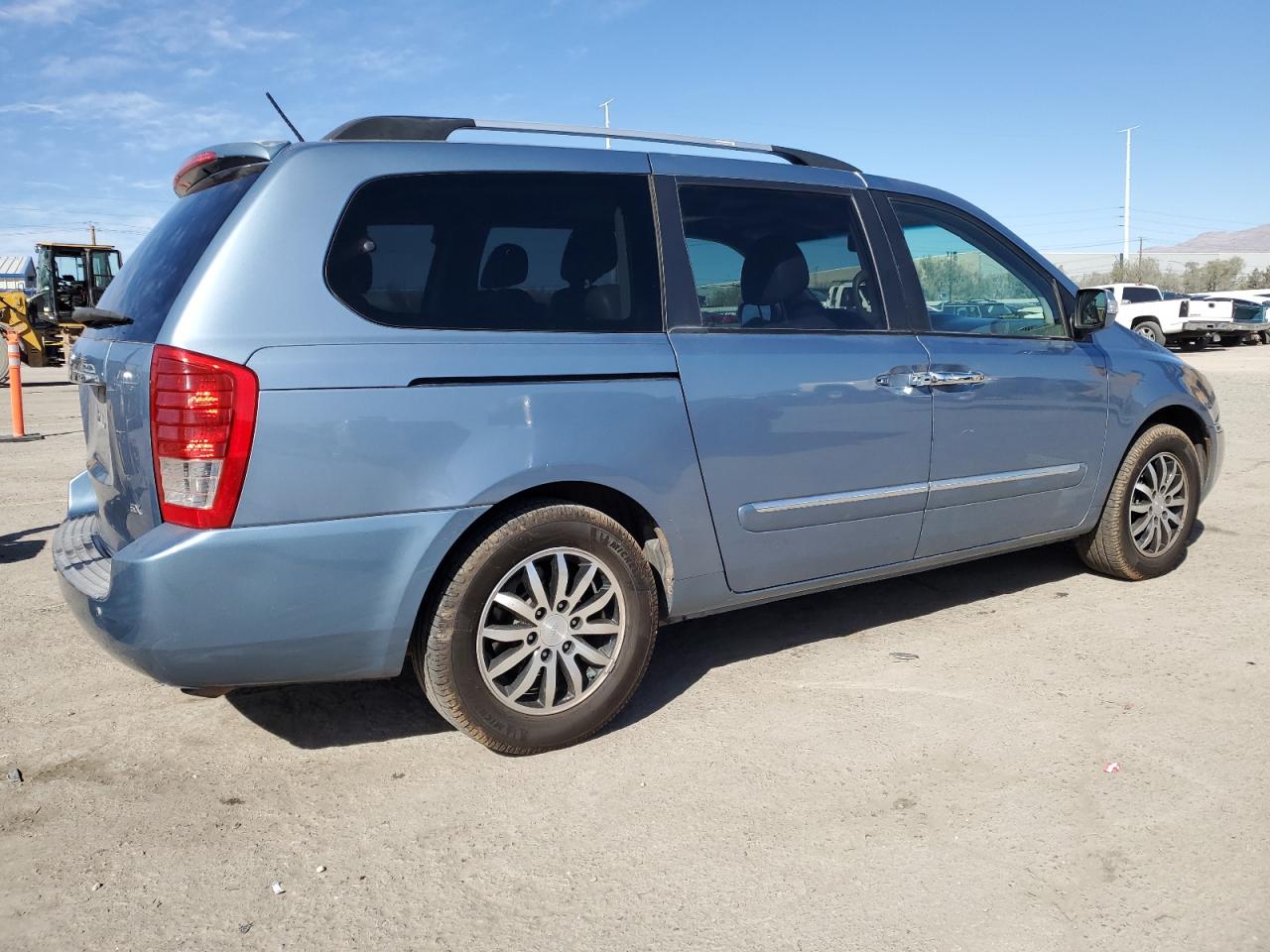 2011 KIA Sedona VIN KNDMH4C79B6377419 Copart auction photo, front end / side damage thumbnail 3