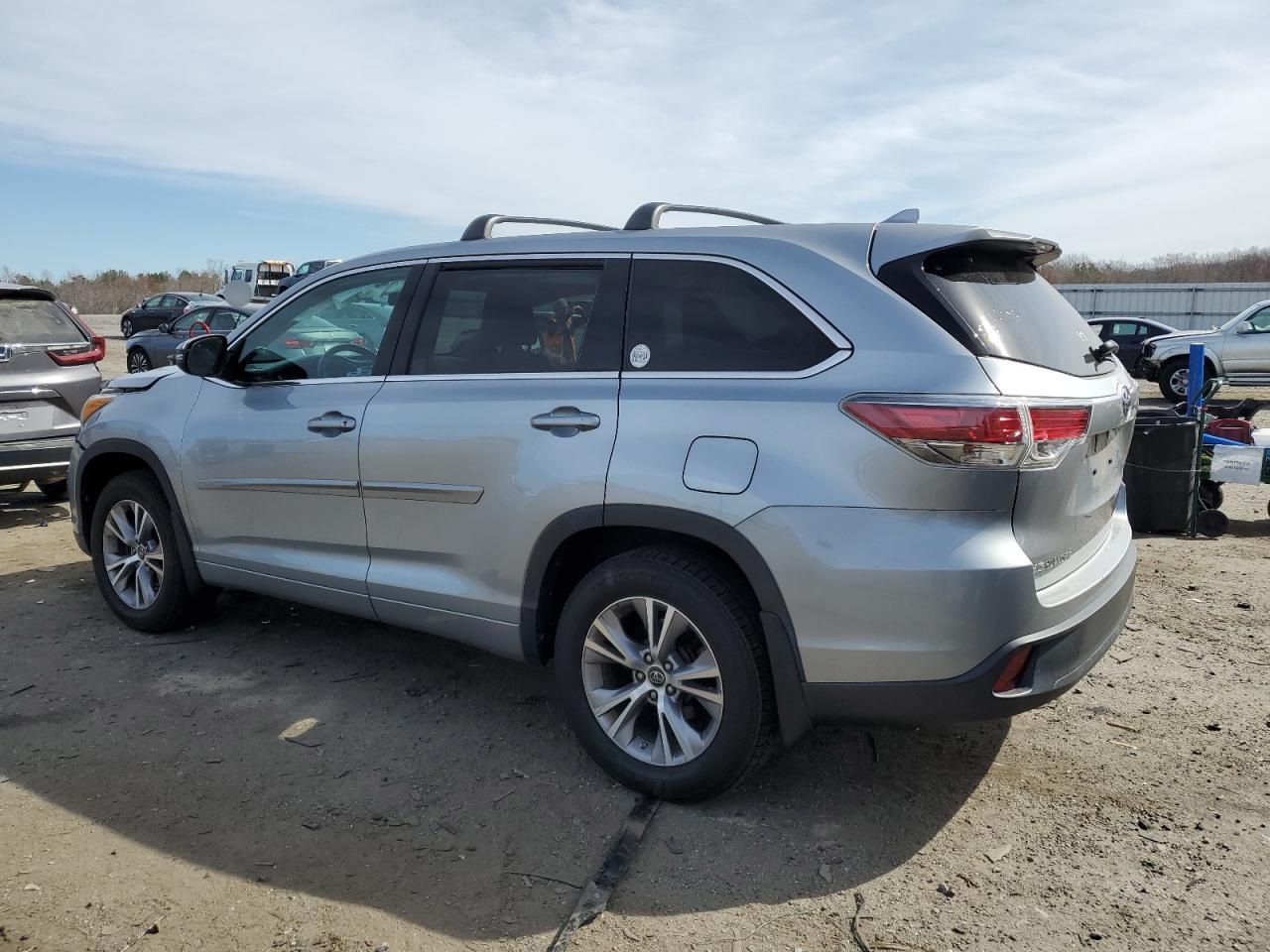 2016 Toyota Highlander VIN 5TDBKRFH4GS285510 Copart auction photo, front end damage thumbnail 2