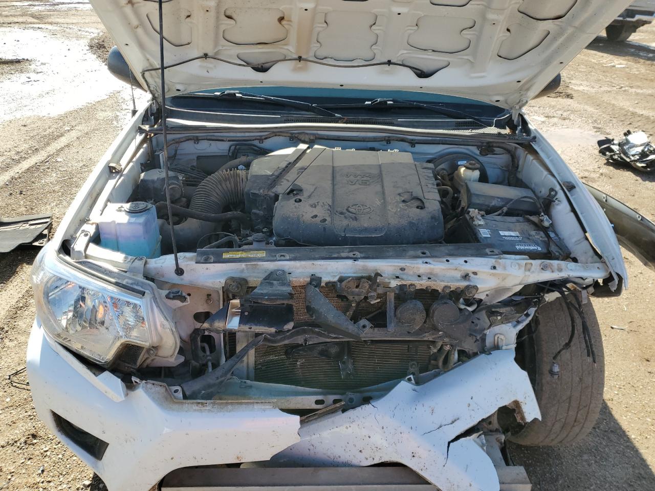 2015 Toyota Tacoma VIN 5TFLU4ENXFX137086 Copart auction photo, front end / minor dent/scratches damage thumbnail 13