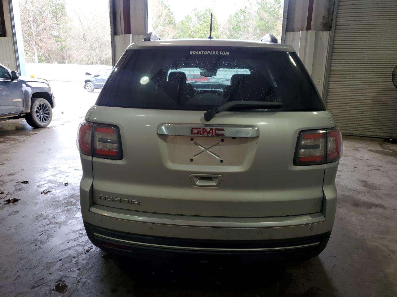 2015 GMC Acadia VIN 1GKKRRKD5FJ310381 Copart auction photo, front end / minor dent/scratches damage thumbnail 6